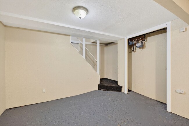 Building Photo - 3 Bedroom Ranch Style Home In Dellwood