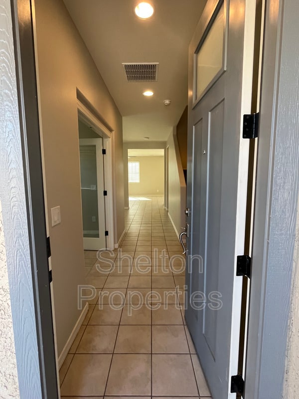 Building Photo - 10817 W San Juan Ave