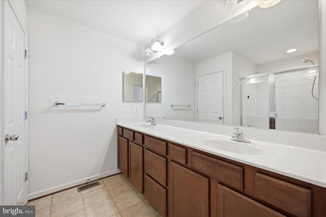 Building Photo - 117 Rotunda Dr