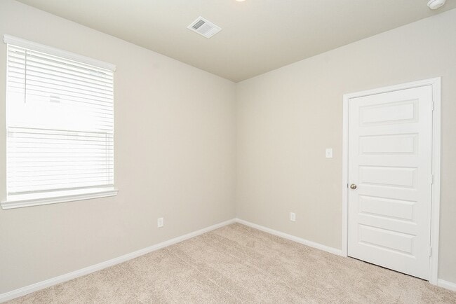 Building Photo - 14042 Chinook Dr