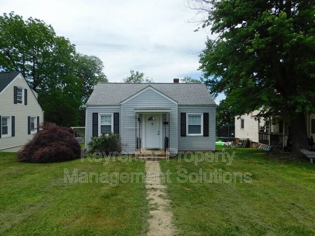 Building Photo - 325 James Ave