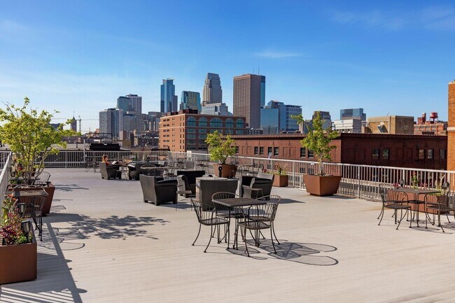 Building Photo - 700 N Washington Ave