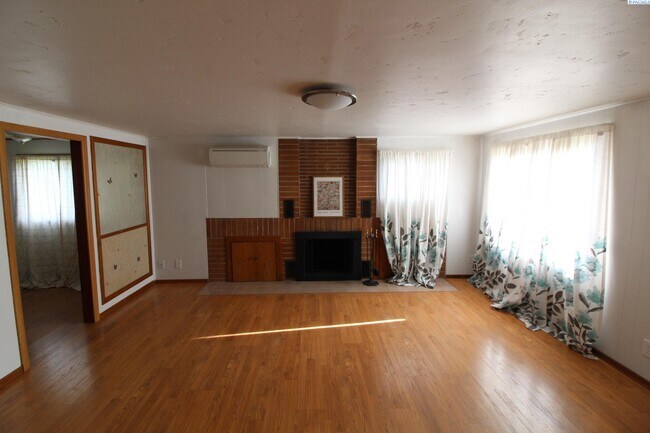 Building Photo - 2 Bed/1 Bath in Central Richland