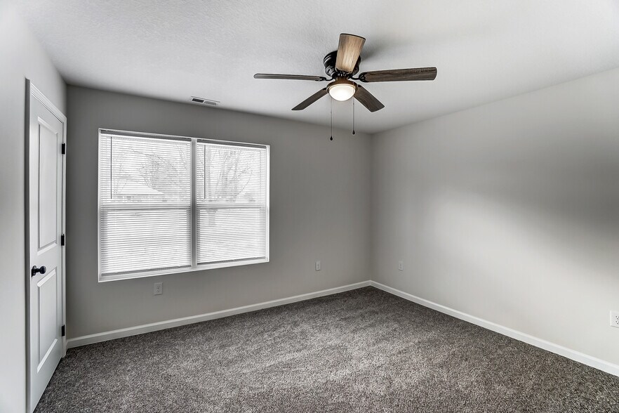 Building Photo - 1432 W Elm St