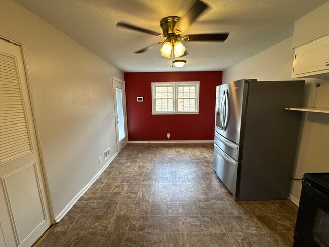 Building Photo - 5607 Elmer Ln