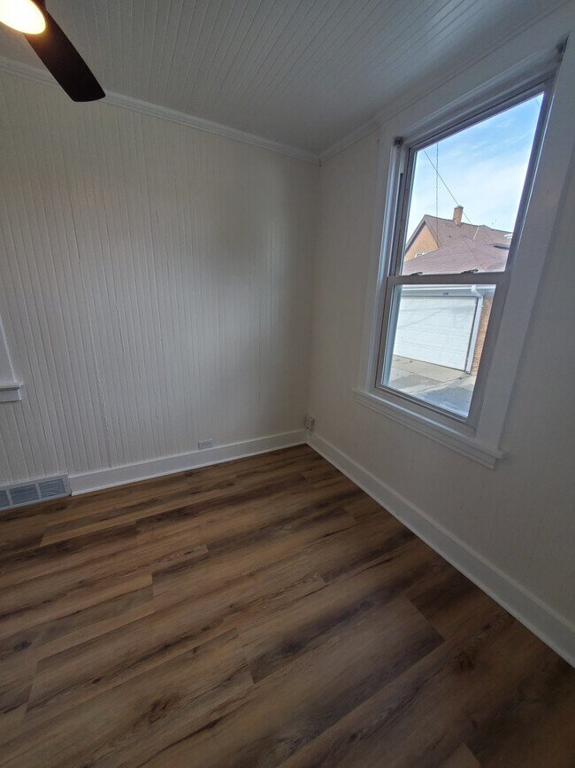 Building Photo - 1548 S 56th St