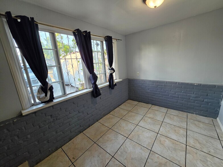 Building Photo - 1318 W 119th St