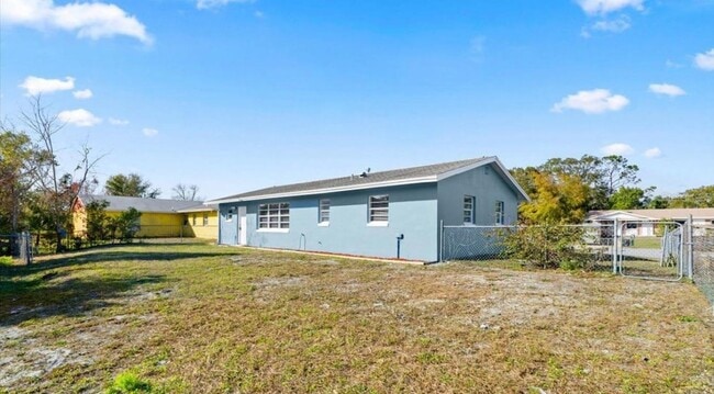 Building Photo - 1609 Stocking St
