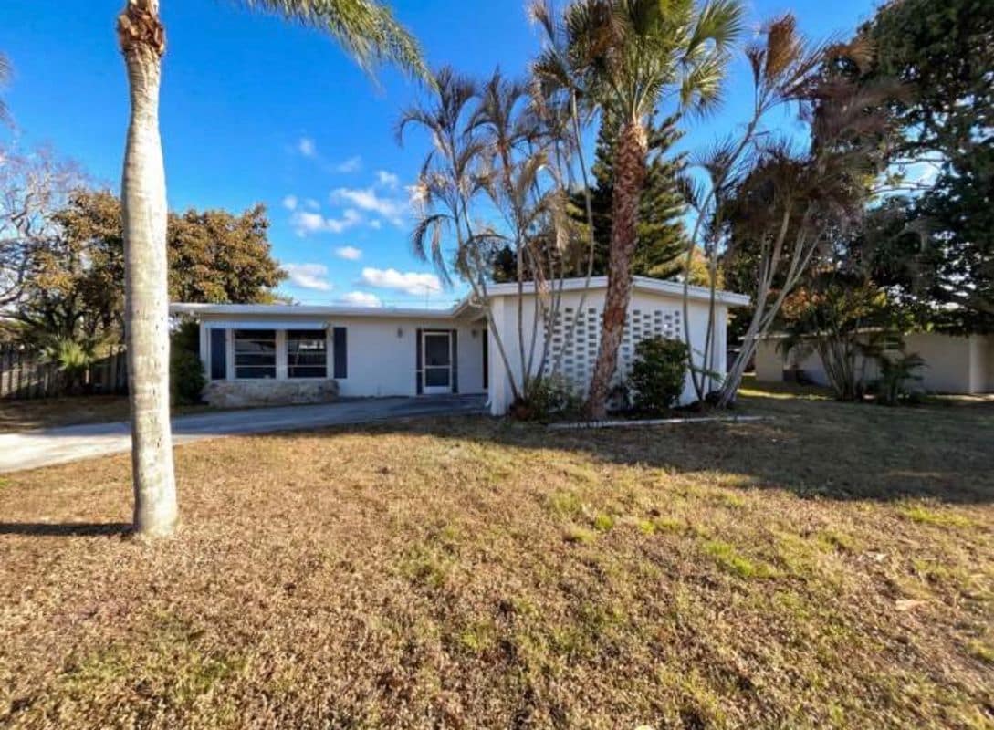 Building Photo - 141 SE Calmoso Dr