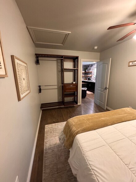 Building Photo - 1207 W Gore Blvd