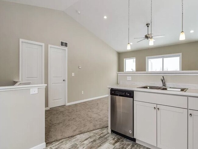 Building Photo - Beautiful Neighborhood with Newer Home for Lease