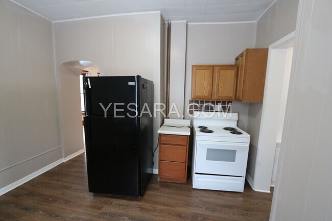 Building Photo - 502 1/2-502 1/2 S Leebrick St