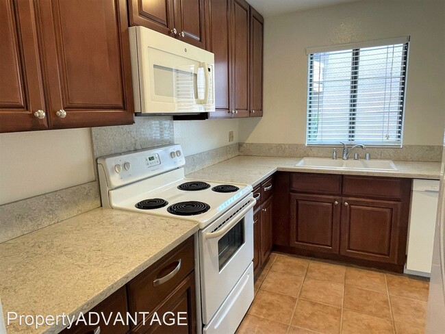 Building Photo - 2 br, 2 bath House - 4705 Marina Dr #21