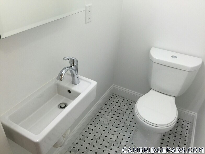 Building Photo - 65 Langdon St