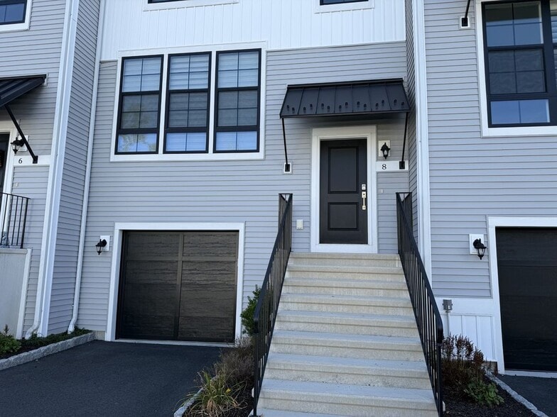 Building Photo - 8 Brentwood Cir