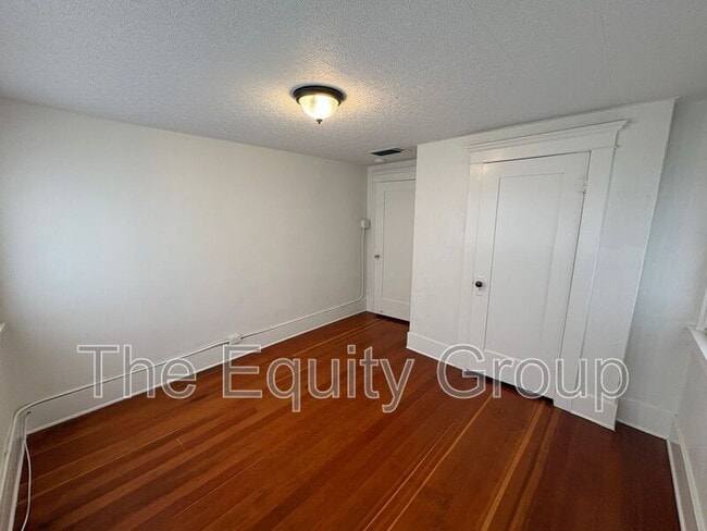 Building Photo - 1410 W Main St