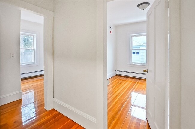 Building Photo - 292 Pleasant St