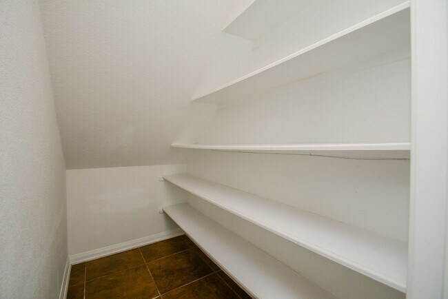 Building Photo - Beautifully Upgraded 3 Bedroom Townhome in The Woodlands Sterling Ridge