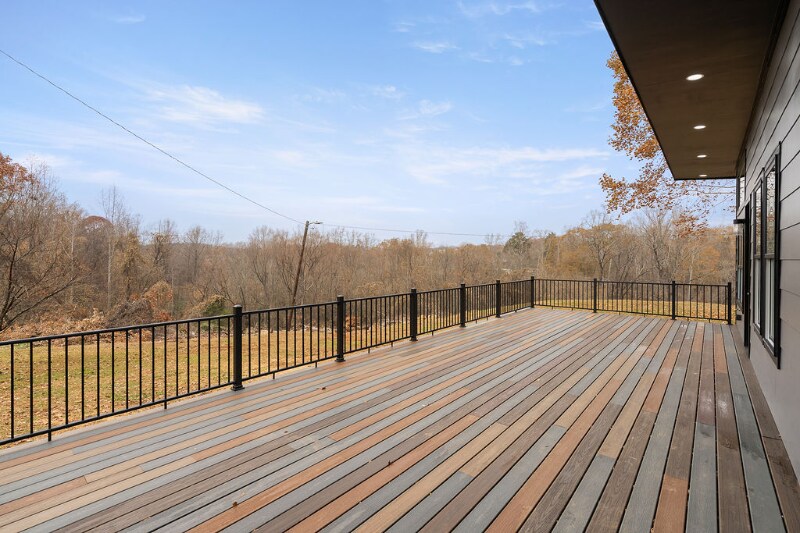 Building Photo - 92 Riverside Dr