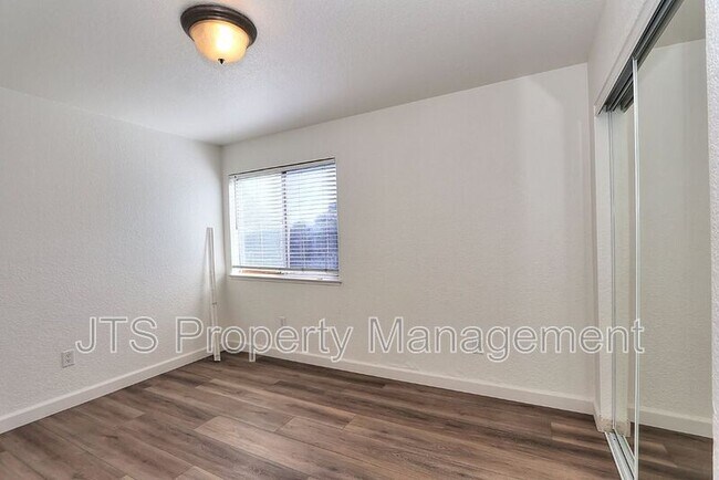 Building Photo - 7733 Temwoods Way