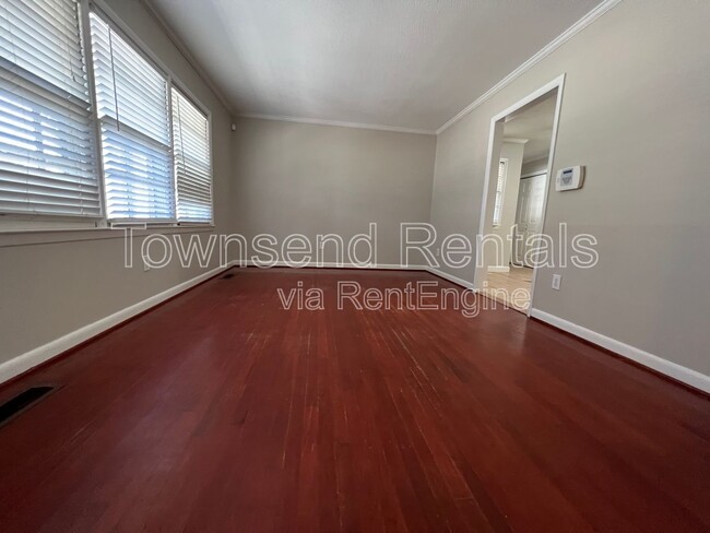 Building Photo - 718 Dandridge Dr