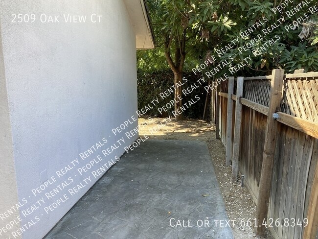Building Photo - 2509 Oak View Ct