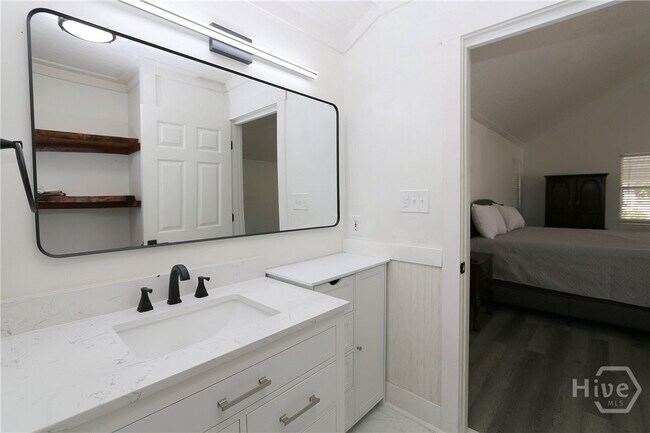 Building Photo - 201 Lovell Ave