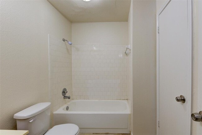 Building Photo - 3229 Hirschfield Rd