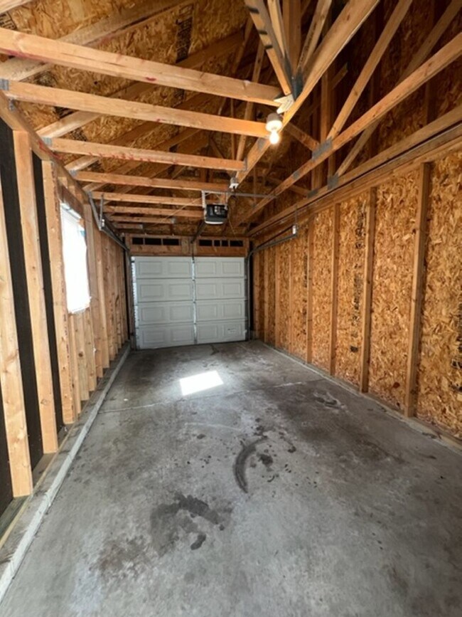 Building Photo - 2 Bed 2.5 Bath Condo in Downtown Powell Available for Pre-Lease!