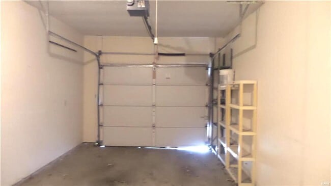 Building Photo - 105 Twin Oaks Dr