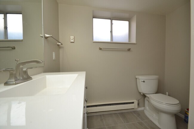 Building Photo - Awesome 5 bed 3 bath Home in Murray!!!
