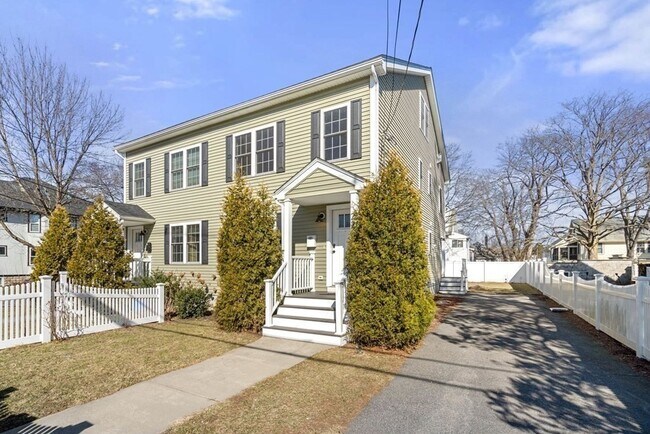 Building Photo - 220 White St