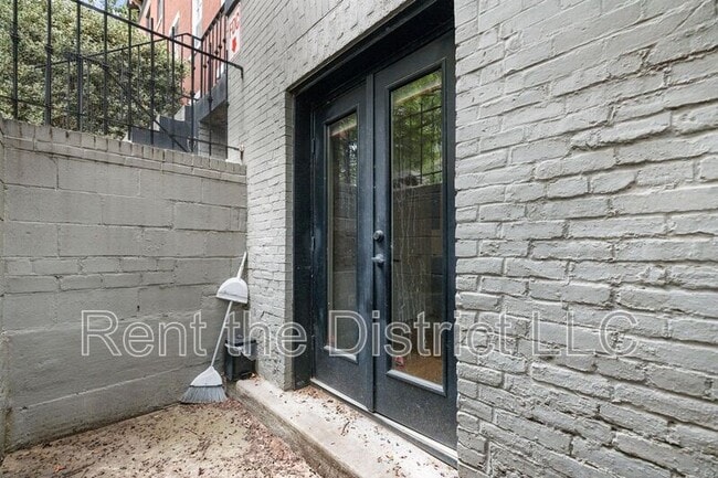 Building Photo - 1109 M St NW