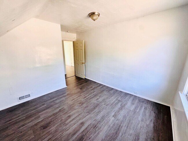 Building Photo - 924 Ansel Rd