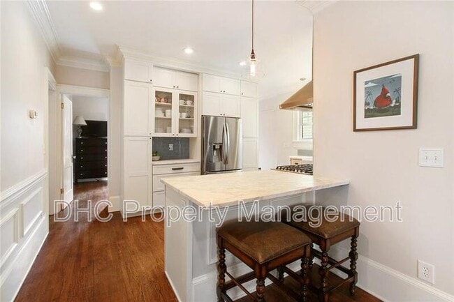 Building Photo - 939 Euclid Ave NE