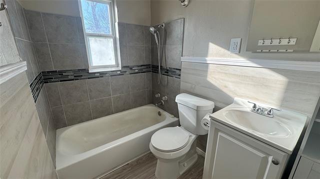 Building Photo - 716 Gardiner St