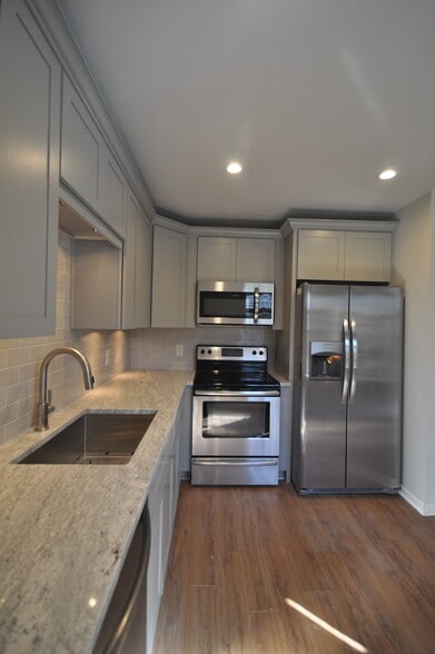 Building Photo - 920 Emmett Avenue