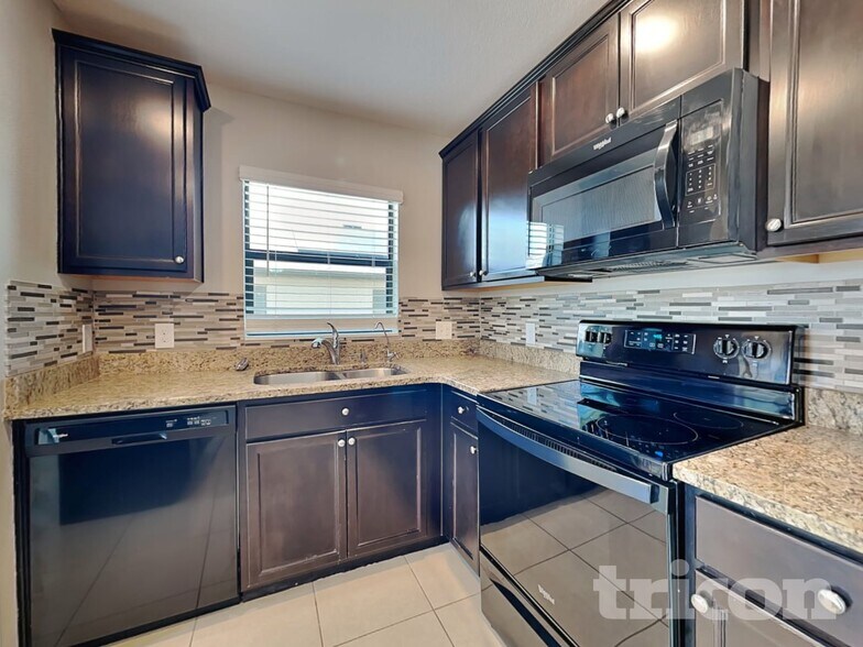 Building Photo - 1479 Swan Lake Cir