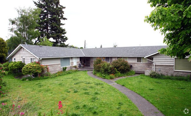 Primary Photo - Roselyn Apartments
