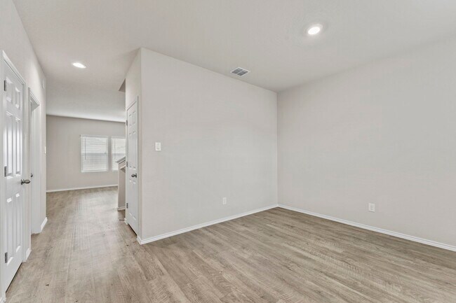 Building Photo - 7115 Mesa Cliffs