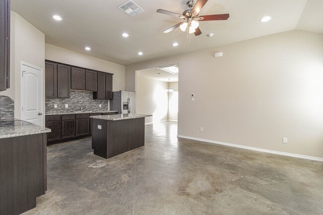 Building Photo - 15786 Cottonwood Dr