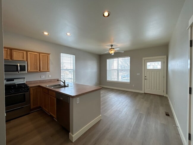 Building Photo - 1039 NE Watt Way