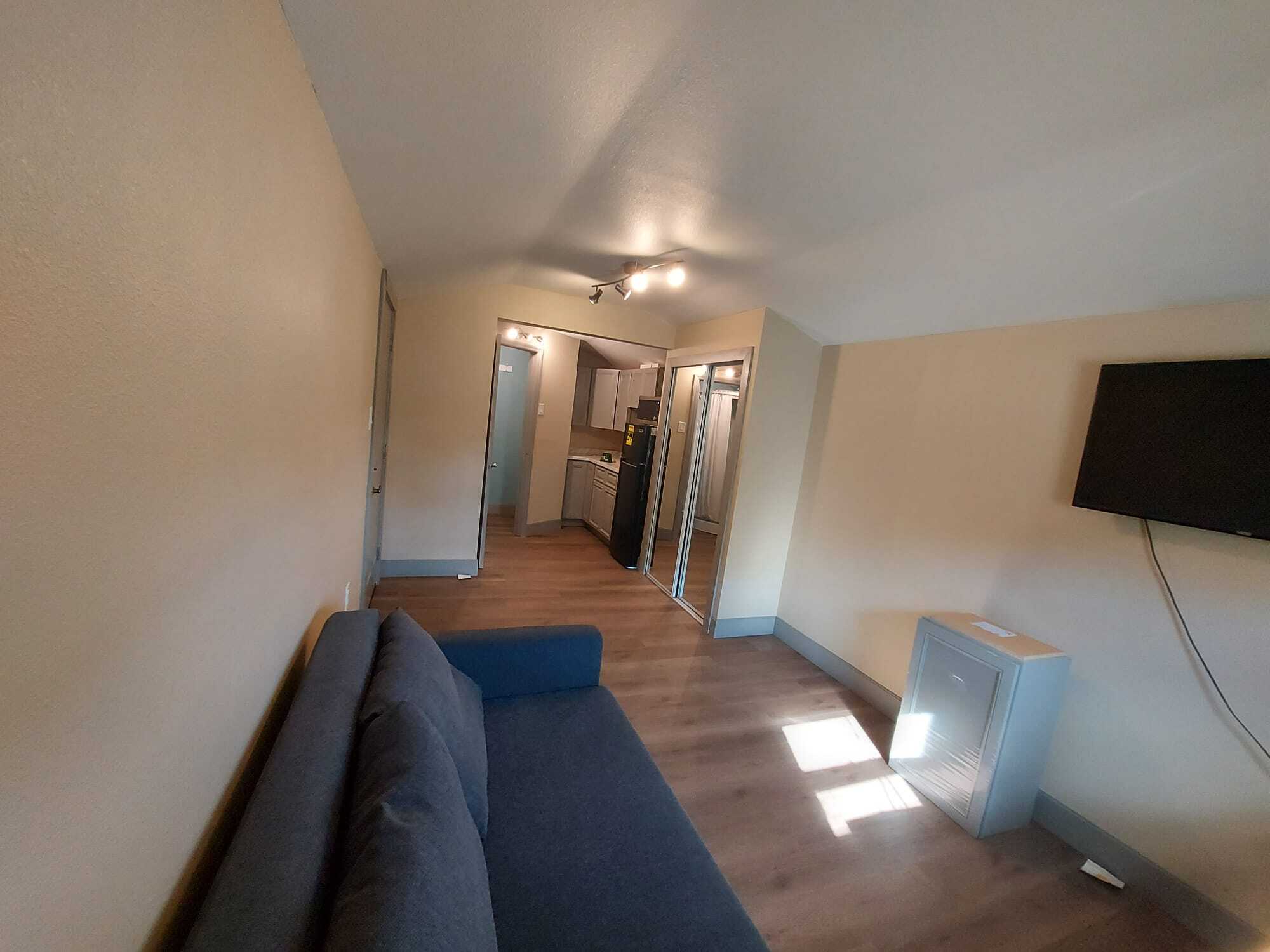 Building Photo - 708 S Edgemon Ave