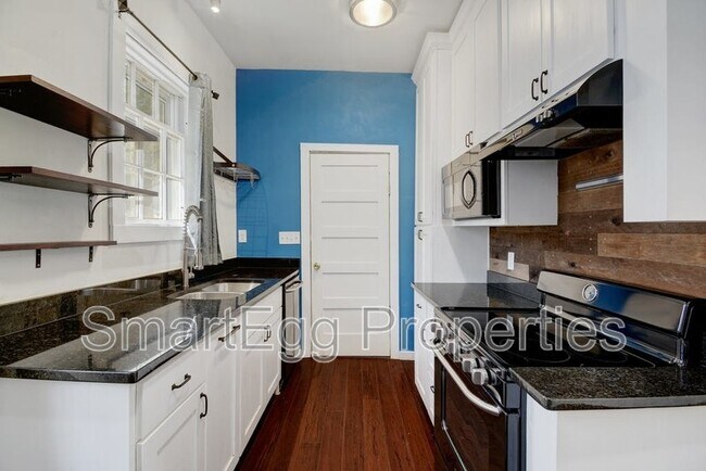 Building Photo - 920 E 51st St