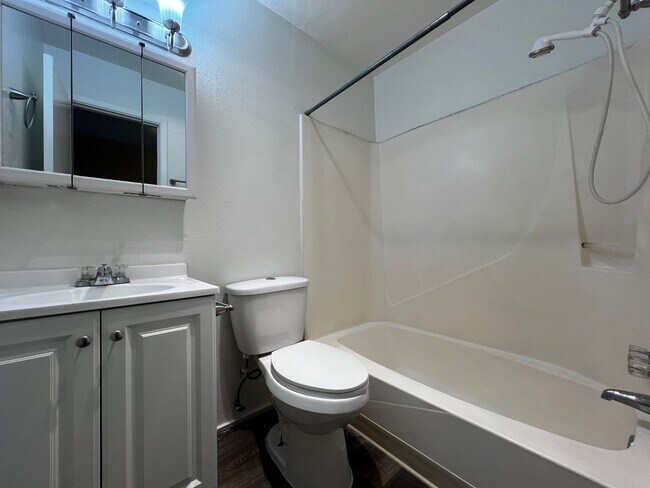 Building Photo - 183 Monte Largo Dr NE