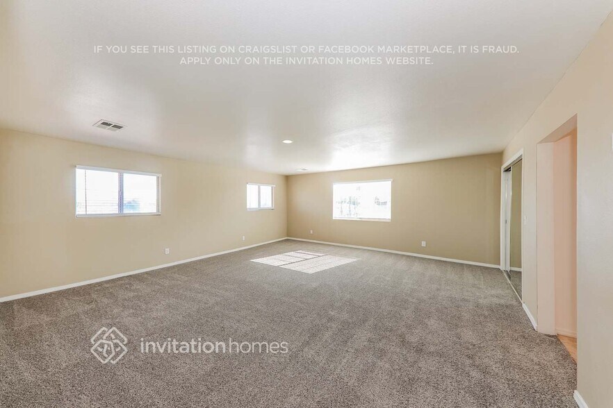 Building Photo - 2642 N Maple Ave