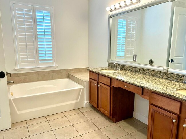 Building Photo - 2024 Foxtail View Ct