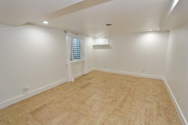 Building Photo - 1216 N 8th St