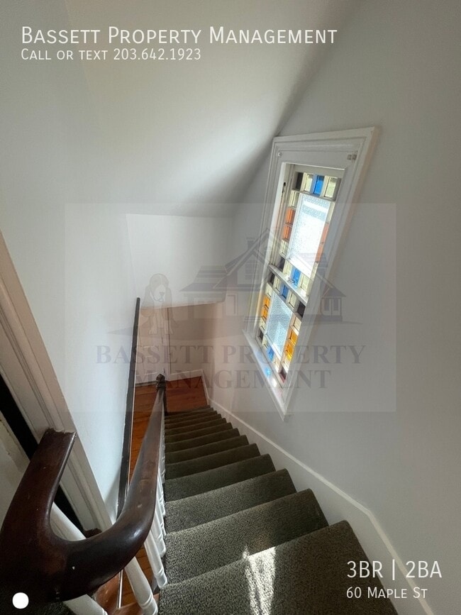 Building Photo - 60 Maple St