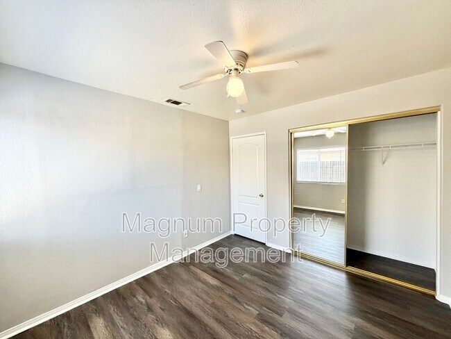 Building Photo - 27071 School Park Dr